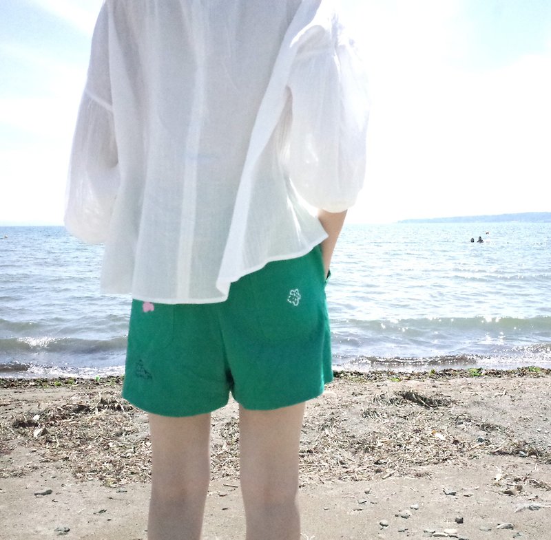 for Yi Jin :) 手工绢印制作-可爱绿色棉麻小狗、云、棉花糖口袋短裤 - 女装长裤 - 棉．麻 绿色