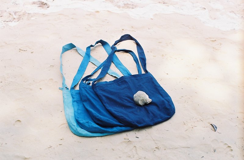 easy go | 4 shades of blue natural indigo Bag - 侧背包/斜挎包 - 棉．麻 蓝色