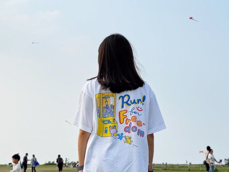 T-shirt | 怪兽中性白T | Run For Freedom - 女装 T 恤 - 棉．麻 