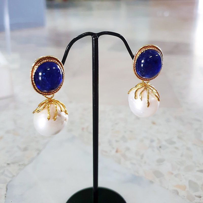 Sapphire earrings. Baroque pearls  92.5 sterling silver 18k gold plated - 耳环/耳夹 - 纯银 
