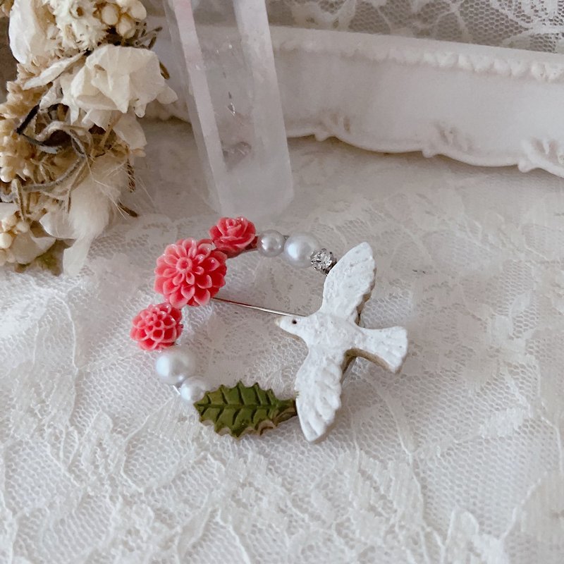小鳥と珊瑚花のブローチ(大) - 胸针 - 陶 白色