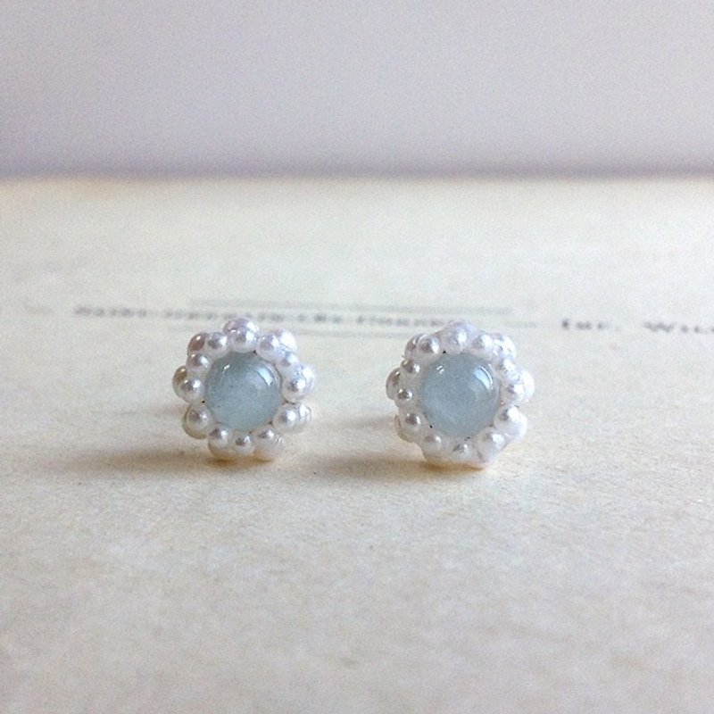 14 kgf small aquamarine and vintage pearl petite flower earrings OR ear clip - 耳环/耳夹 - 宝石 蓝色