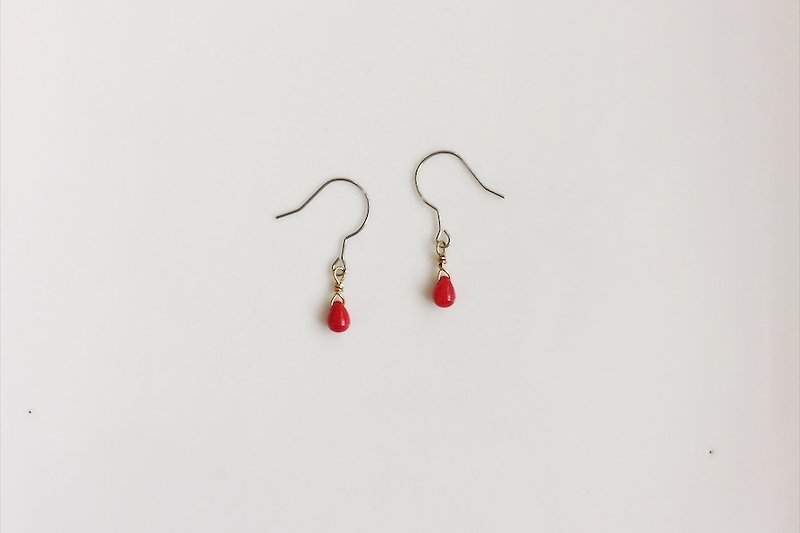小草莓 暗红系百搭简约雨滴造型耳环 - 耳环/耳夹 - 宝石 红色