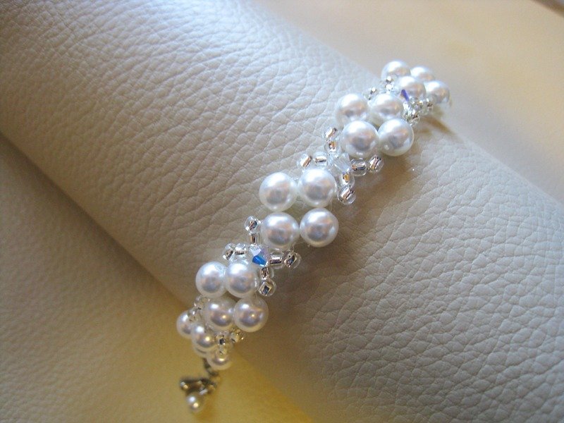 Silky Pearl & Swarovski Crystal Bracelets＜SMA：White＞Bridal* - 手链/手环 - 玻璃 白色