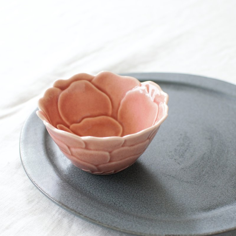 瀬戸焼　珊瑚色　牡丹ボウル　bowl|小鉢|お碗 - 碗 - 陶 粉红色