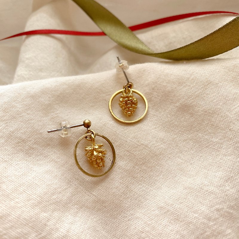 小金松-松果黄铜耳环-可改夹 - 耳环/耳夹 - 铜/黄铜 金色