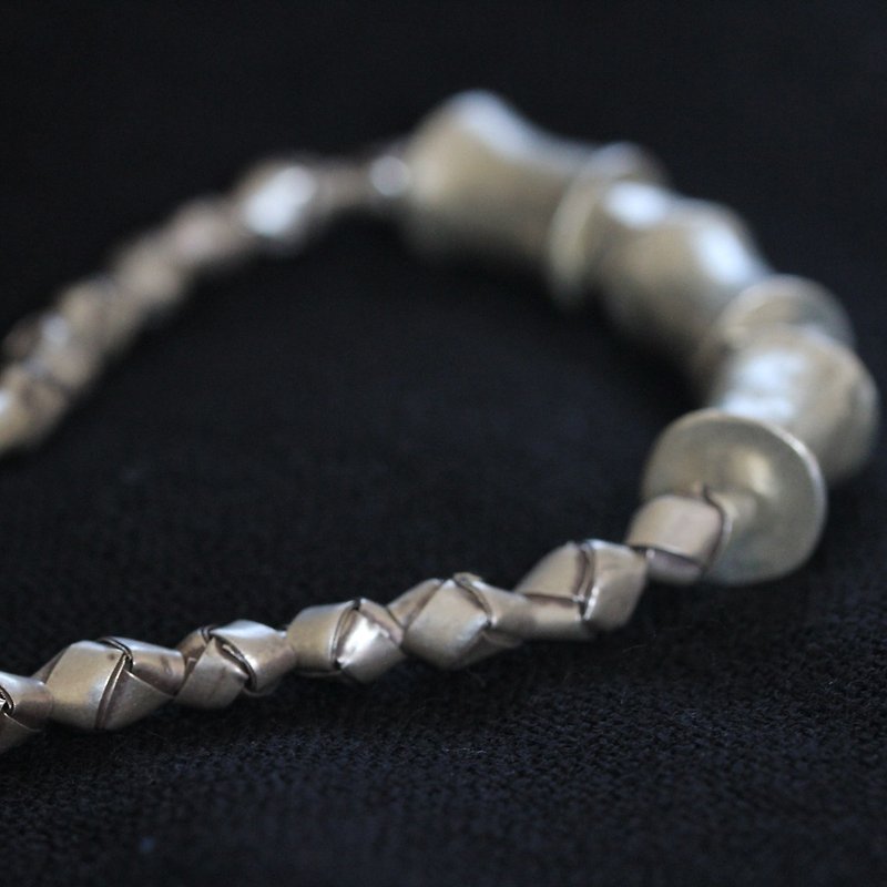Thai handmade silver bracelet with silver beads and bobbin-shape pieces (B0014) - 手链/手环 - 银 银色