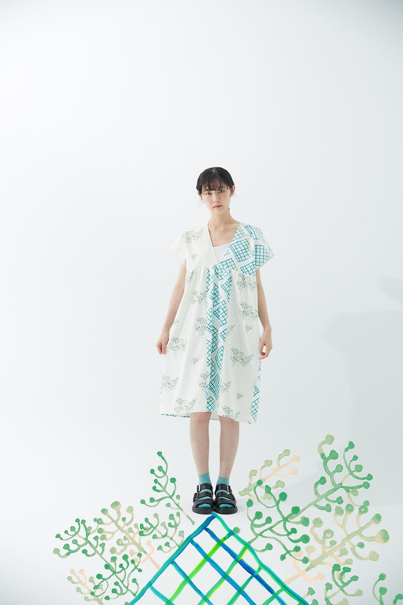 y1,hsuan X 红林 独家印花布系列  拼接v领长罩衫tree+window  - 洋装/连衣裙 - 棉．麻 绿色