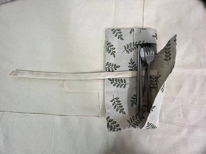 压在带上的餐具袋-棉麻叶-懒得修图-就是实用-餐具只是模特 - 餐刀/叉/匙组合 - 棉．麻 多色