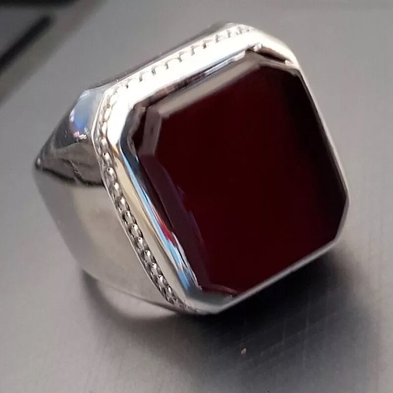 垫形切割也门 aqeeq 男士戒指镶嵌美丽的 925 纯银 - 戒指 - 宝石 红色