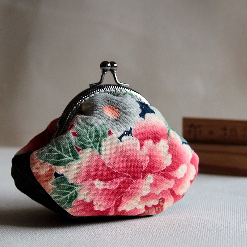 8厘米圆弧口金包 复古花卉日式元宝包 - 零钱包 - 棉．麻 红色