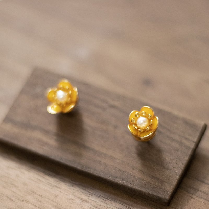 【明亮黄】 梅。水晶花天然珍珠 耳环 - 耳环/耳夹 - 树脂 黄色
