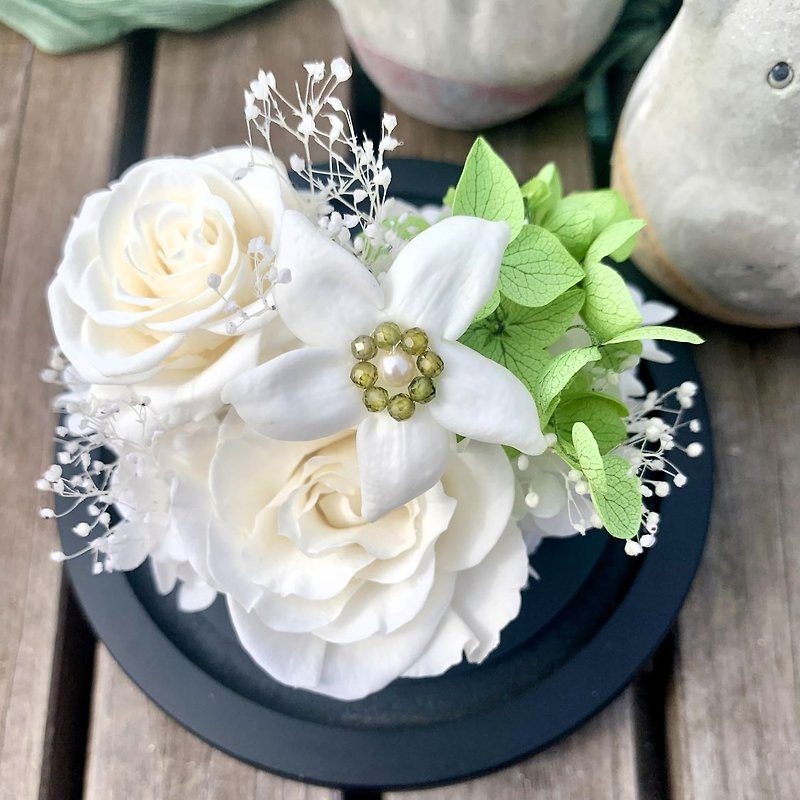 Pure Love 纯白色保鲜玫瑰与保鲜茉莉花盅 - 干燥花/捧花 - 植物．花 白色