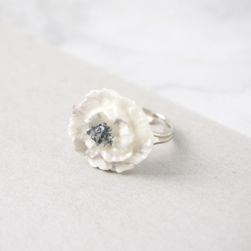 大理石纹牡丹戒指 手工黏土裱花 - 戒指 - 粘土 白色