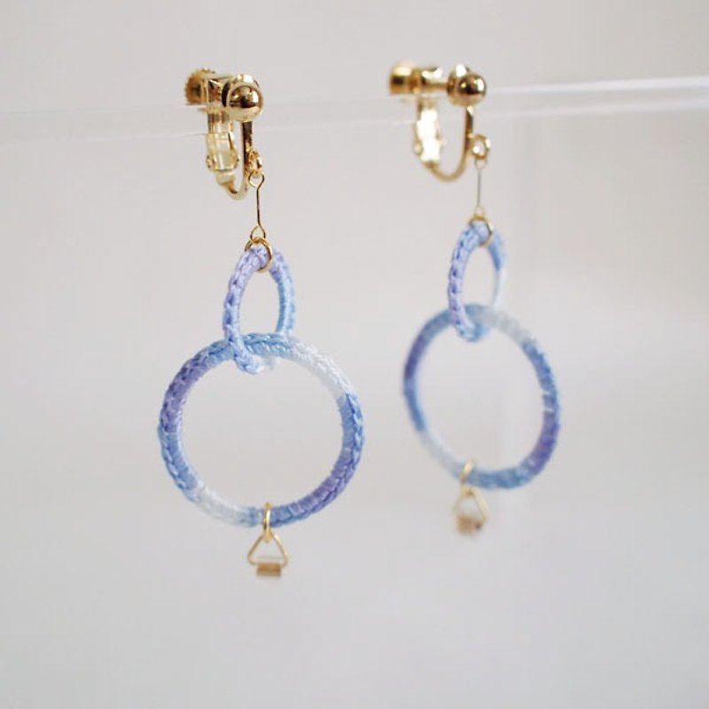 W Ring Earrings/Light blue - 耳环/耳夹 - 绣线 蓝色