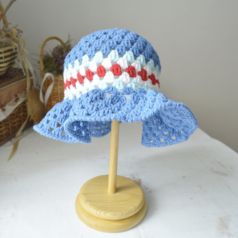 Crochet carolina blue bucket hat outfit men women Striped pattern knit white red - 帽子 - 棉．麻 蓝色