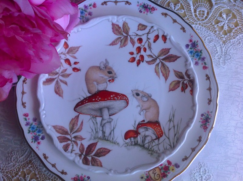 英国制Royal Albert四季秋季 小老鼠彩绘蛋糕盘,点心盘,水果盘 - 浅碟/小碟子 - 瓷 红色