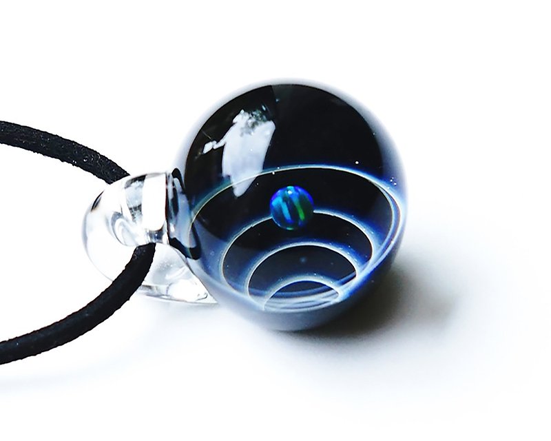 シリウスの世界。ver2 グリーンオパール入り ガラス ペンダント 星 惑星 宇宙 - 项链 - 玻璃 蓝色
