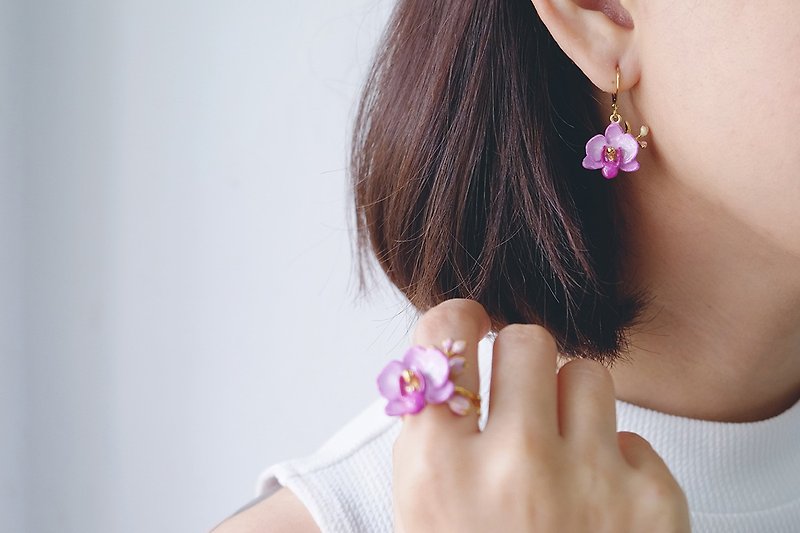 Phalaen Purple Earrings, Flower Earrings ,phalaenopsis orchi - 耳环/耳夹 - 纸 紫色
