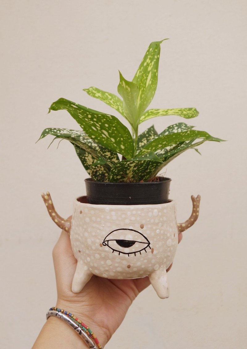 Handmade ceramic pot monster. - 植栽/盆栽 - 陶 卡其色