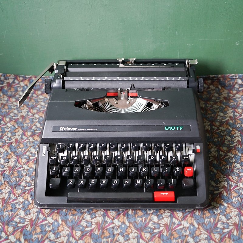 Clover 810TF打字机 老打字机 摆饰 礼物 道具 - 行李箱/行李箱保护套 - 其他金属 黑色