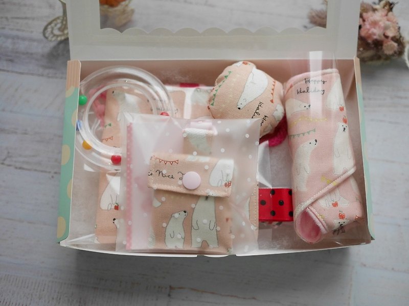 熊熊弥月礼盒 安抚巾 三角口水巾 平安符袋 - 满月礼盒 - 棉．麻 粉红色