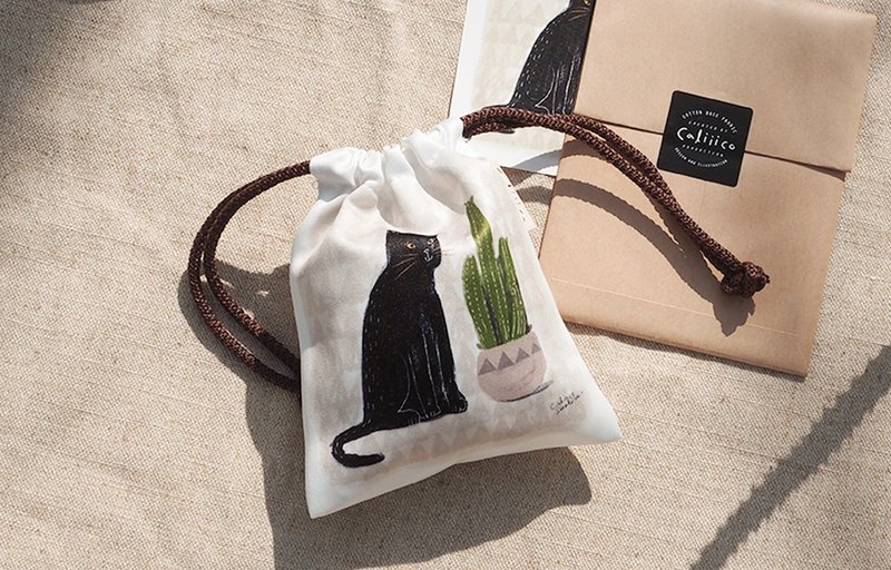 SMALL BAG WITH BLACK CAT CACTUS - 束口袋双肩包 - 丝．绢 黑色