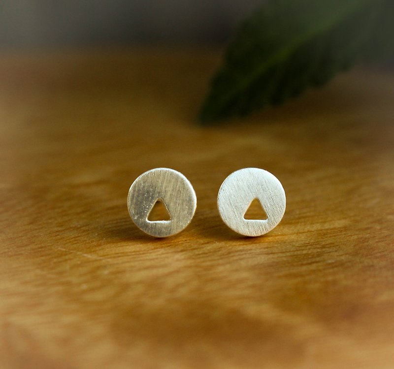 圆中小三角银制耳环 - 耳环/耳夹 - 纯银 