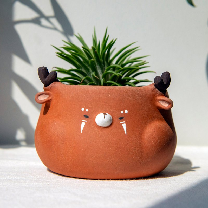 Tribal terracotta deer planter. Handmade pot with drainage. - 花瓶/陶器 - 陶 