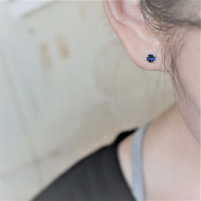 << modo彩锆耳针 - 宝蓝色 >> 925纯银耳针 / 一对 (附925银耳扣) - 耳环/耳夹 - 纯银 蓝色