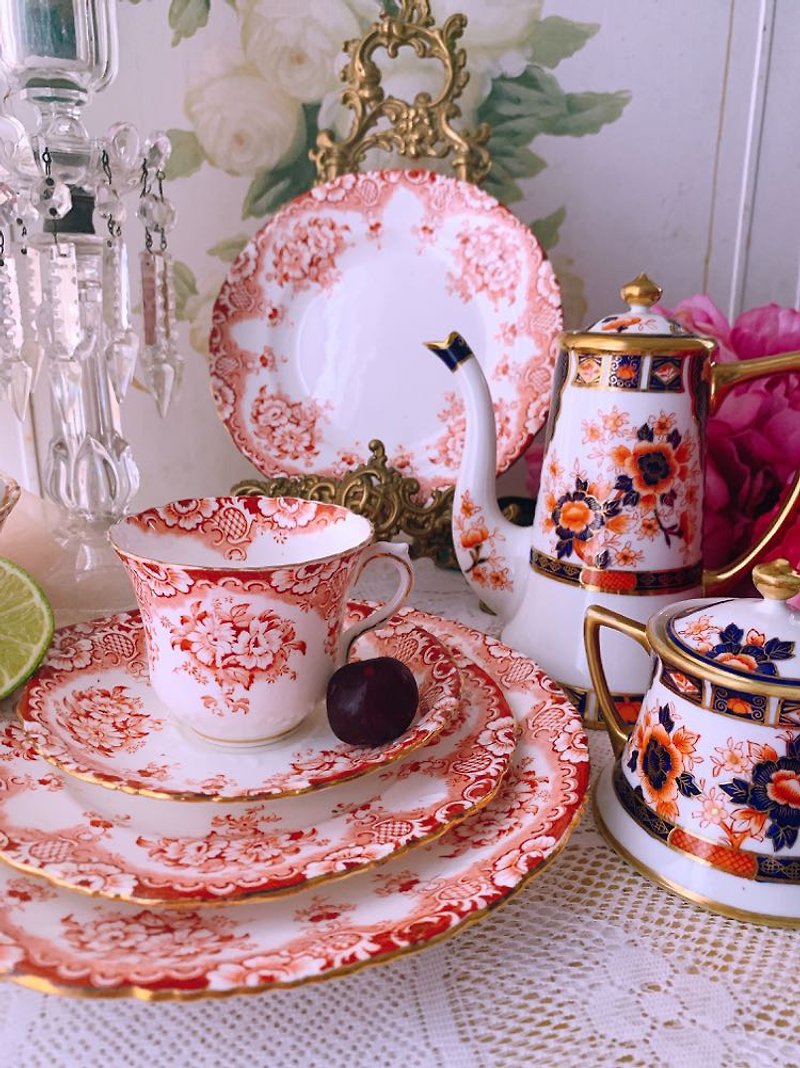 1890 年维多利雅时期手绘钴红古董花茶杯两件组 值得收藏 - 茶具/茶杯 - 瓷 红色