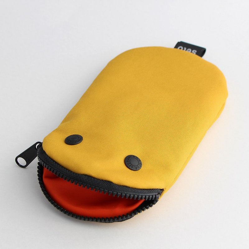 The creature iPhone case　Pencil case　Oval　Yellow - 化妆包/杂物包 - 聚酯纤维 黄色