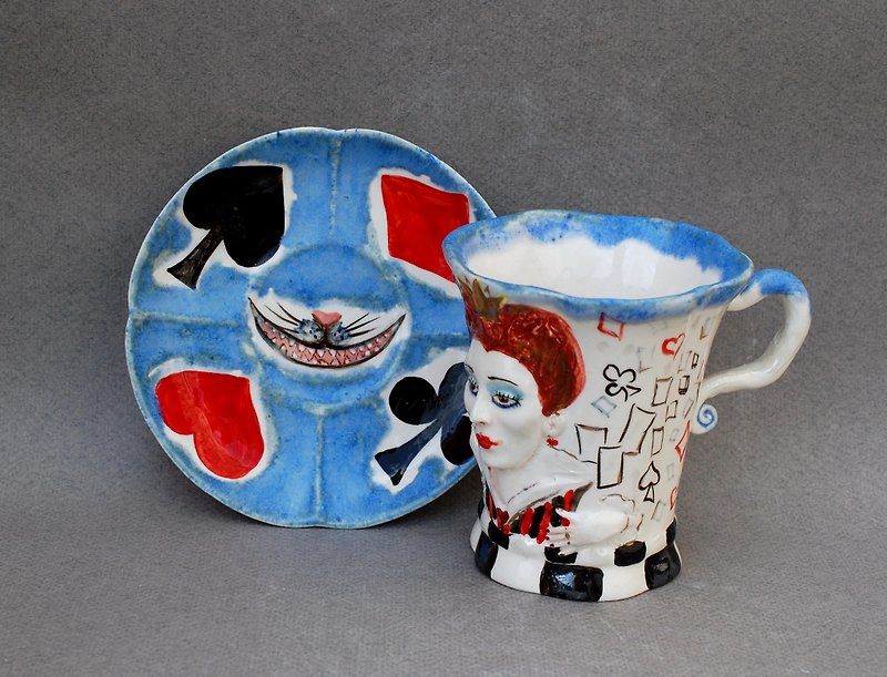 Wonderland tea cup and saucer set Queen of hearts Face mug Alice in Wonderland - 茶具/茶杯 - 瓷 多色