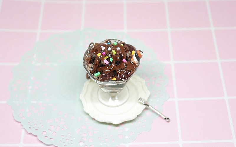 =>黏土系列--巧克力刨冰杯 -挂饰系列 #包包配 #仿真 #仿真食物 - 钥匙链/钥匙包 - 粘土 咖啡色