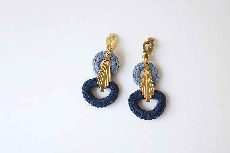 【endorphin】绣线编织黄铜耳环 - 耳环/耳夹 - 棉．麻 蓝色