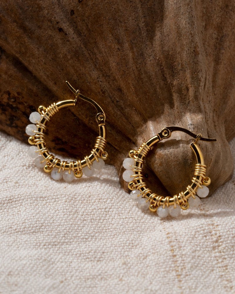 Small Amina Earrings in Moonstone (18K Gold Plated Moonstone Hoops) - 耳环/耳夹 - 半宝石 白色