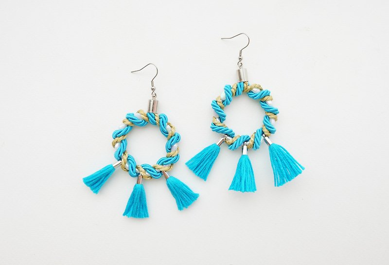 Blue circle earrings with blue tassels - 耳环/耳夹 - 其他材质 蓝色