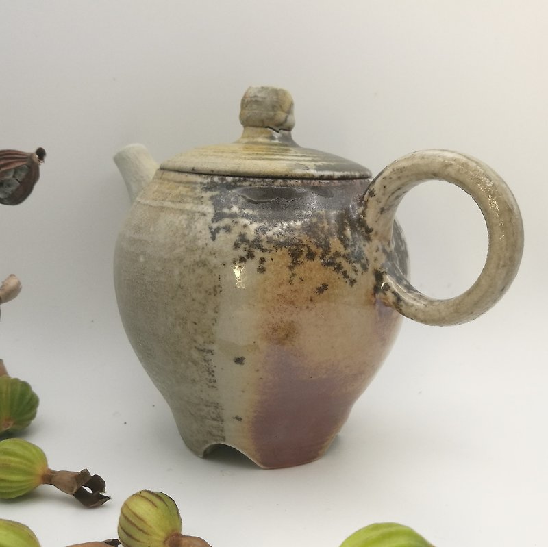 手拉胚柴烧茶壼自然落灰火吻印记个性商品最佳礼物纪念品 - 茶具/茶杯 - 陶 金色