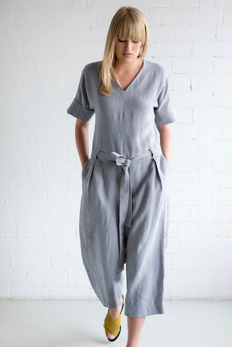 Linen Jumpsuit Motumo – 17K3 / Handmade linen jumpsuit with belt - 背带裤/连体裤 - 棉．麻 