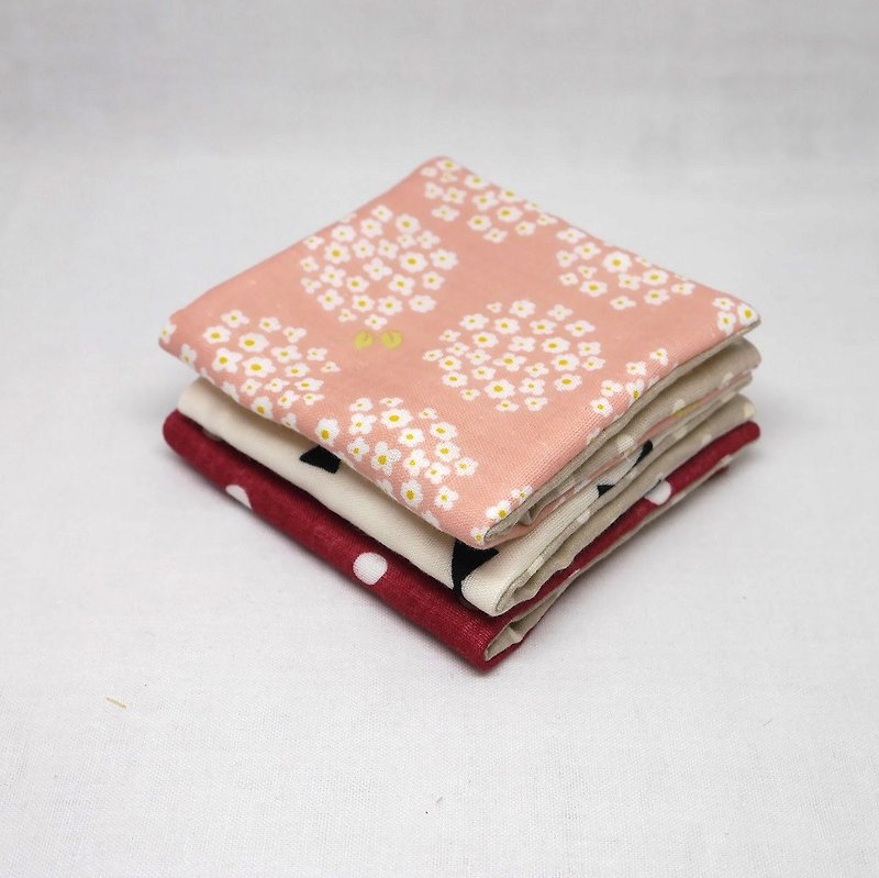 Japanese Handmade 6 layer of gauze mini-handkerchief/ 3 pieces in 1unit - 围嘴/口水巾 - 棉．麻 粉红色