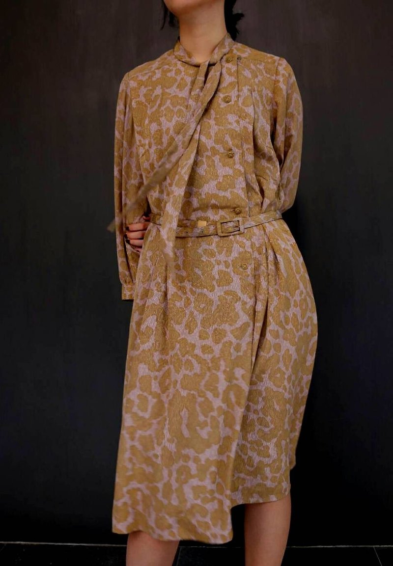 日本古着浅黄带金色中山领洋装 - 洋装/连衣裙 - 纸 