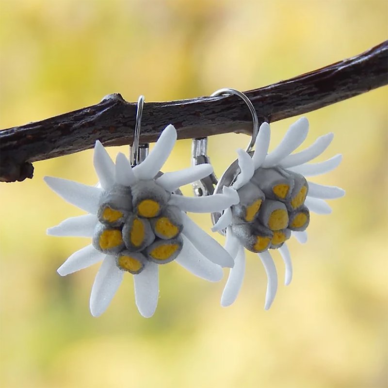 Edelweiss flower earrings Floral botanical earrings Bridesmaid Bridal jewelry - 耳环/耳夹 - 不锈钢 白色