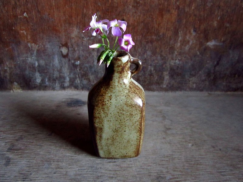 手捏造型小花器-古灰药瓶有耳 - 花瓶/陶器 - 陶 
