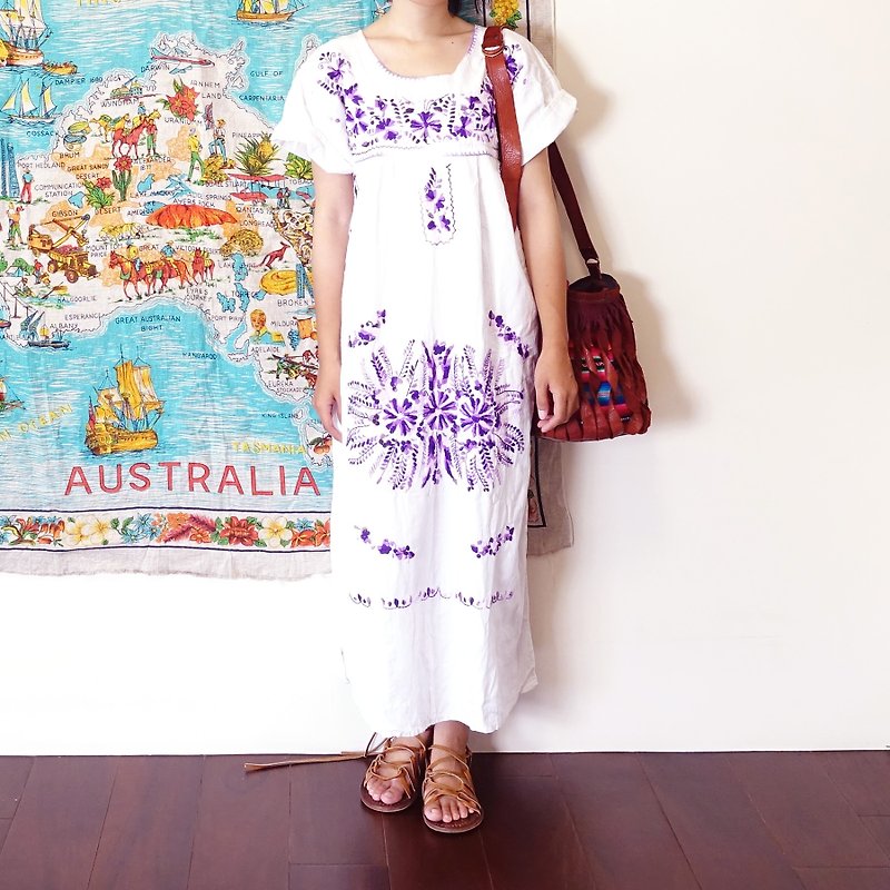 BajuTua/古着/70's Mexican hand embroidered blouse 墨西哥嬉皮手绣洋装- 紫花 - 洋装/连衣裙 - 棉．麻 紫色