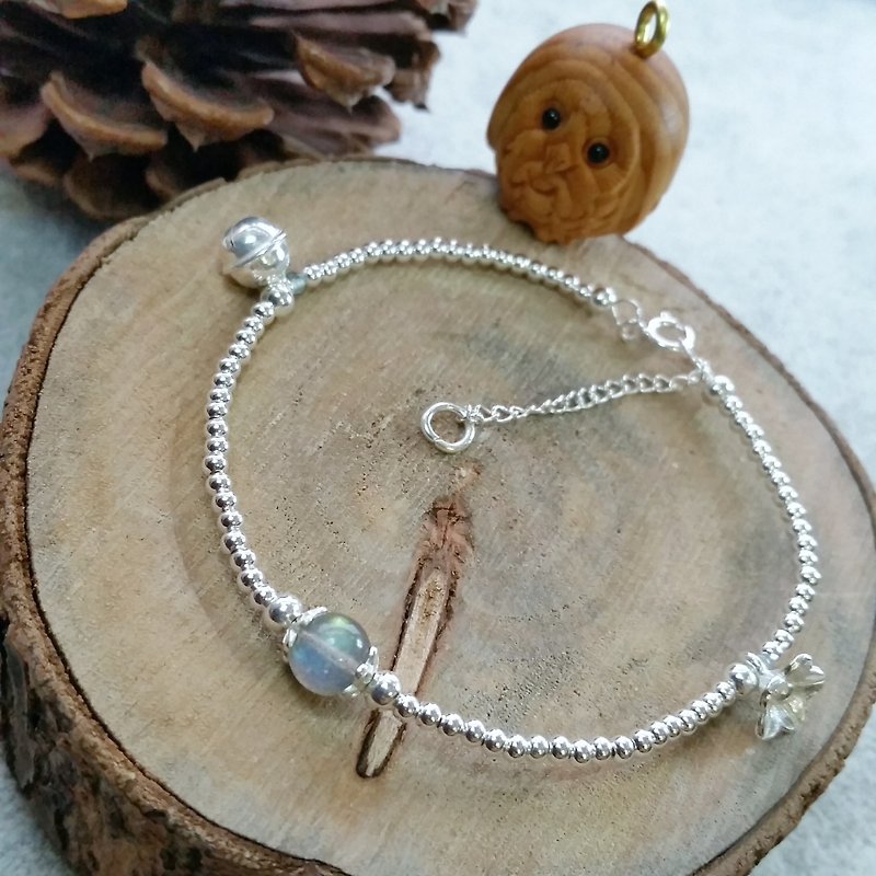 拉长石配以一颗纯银铃铛和纯银花 纯银手链 Labradorite , silver bell and flower bracelet - 手链/手环 - 宝石 蓝色