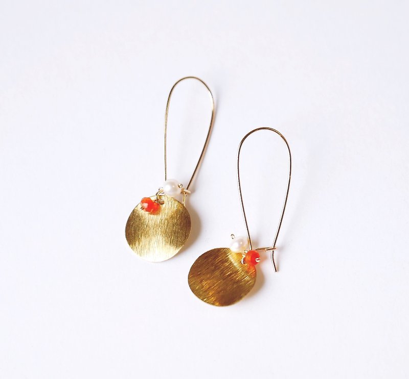 纹路感细丝黄铜圆片耳环 天然珍珠 橘玉髄 可改夹式   - 耳环/耳夹 - 宝石 金色
