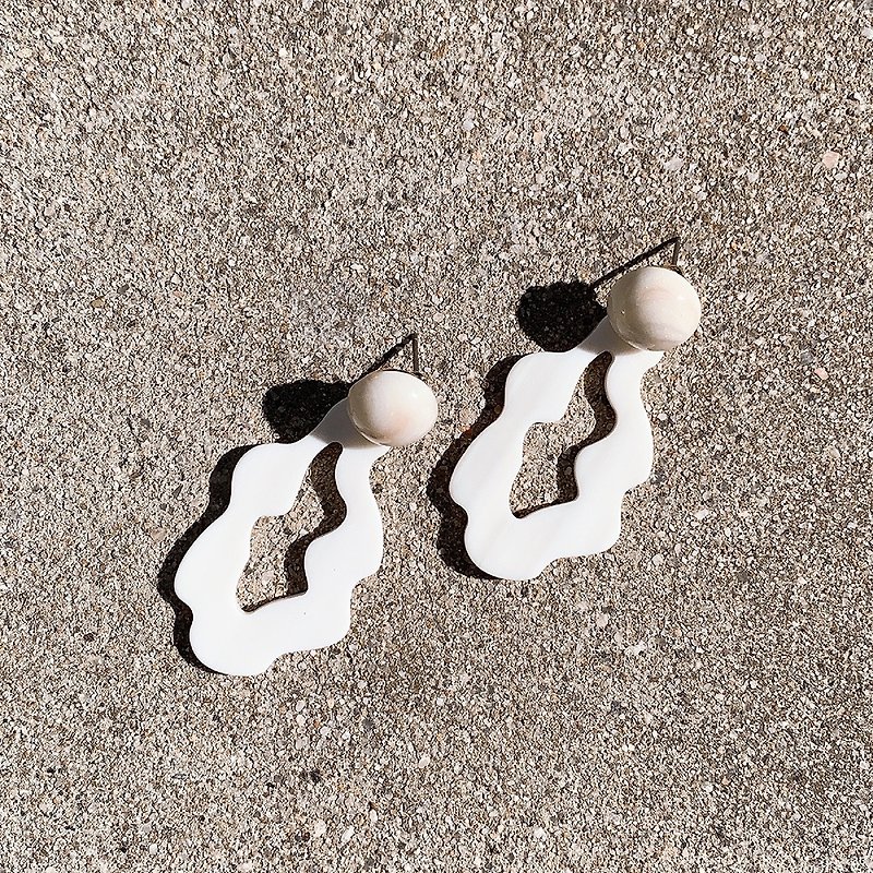 云朵棉花糖篓空造型耳环Ver.2 Cotton candy earrings - 耳环/耳夹 - 压克力 白色