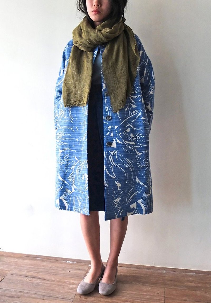 土耳其蓝印花排扣大衣(展示品出清) - 女装休闲/机能外套 - 棉．麻 