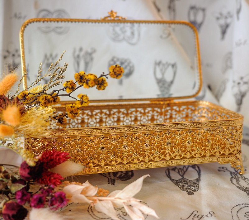 早期典雅镀金长形缎面篓空珠宝盒（J） - 摆饰 - 其他金属 金色