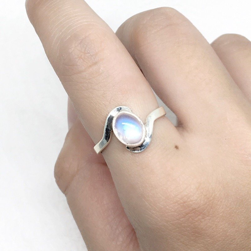 月光石925纯银曲线设计戒指 尼泊尔手工镶嵌制作 (粉丝回馈款1) - 戒指 - 宝石 蓝色